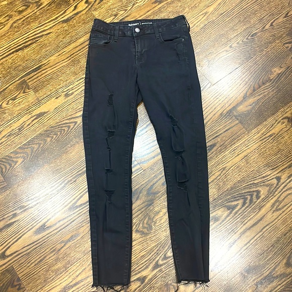 2/$25 old navy rockstar distressed jeans. Size 6 - Picture 5 of 9